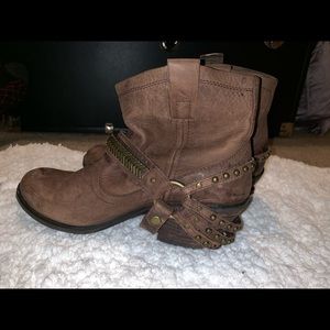 Gianni Bini Short Tan Booties